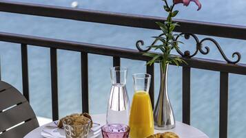 Comfort Apartment, 1 Bedroom, Balcony, Sea View | In-room safe, desk, free WiFi