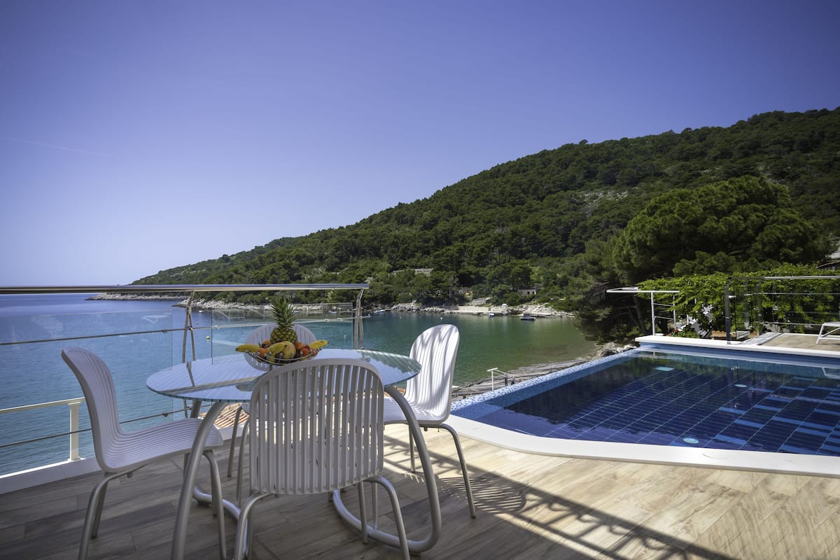 Superior Apartment, 1 Bedroom, Terrace, Sea View (on the 3rd floor) | Een kluis op de kamer, een bureau, gratis wifi