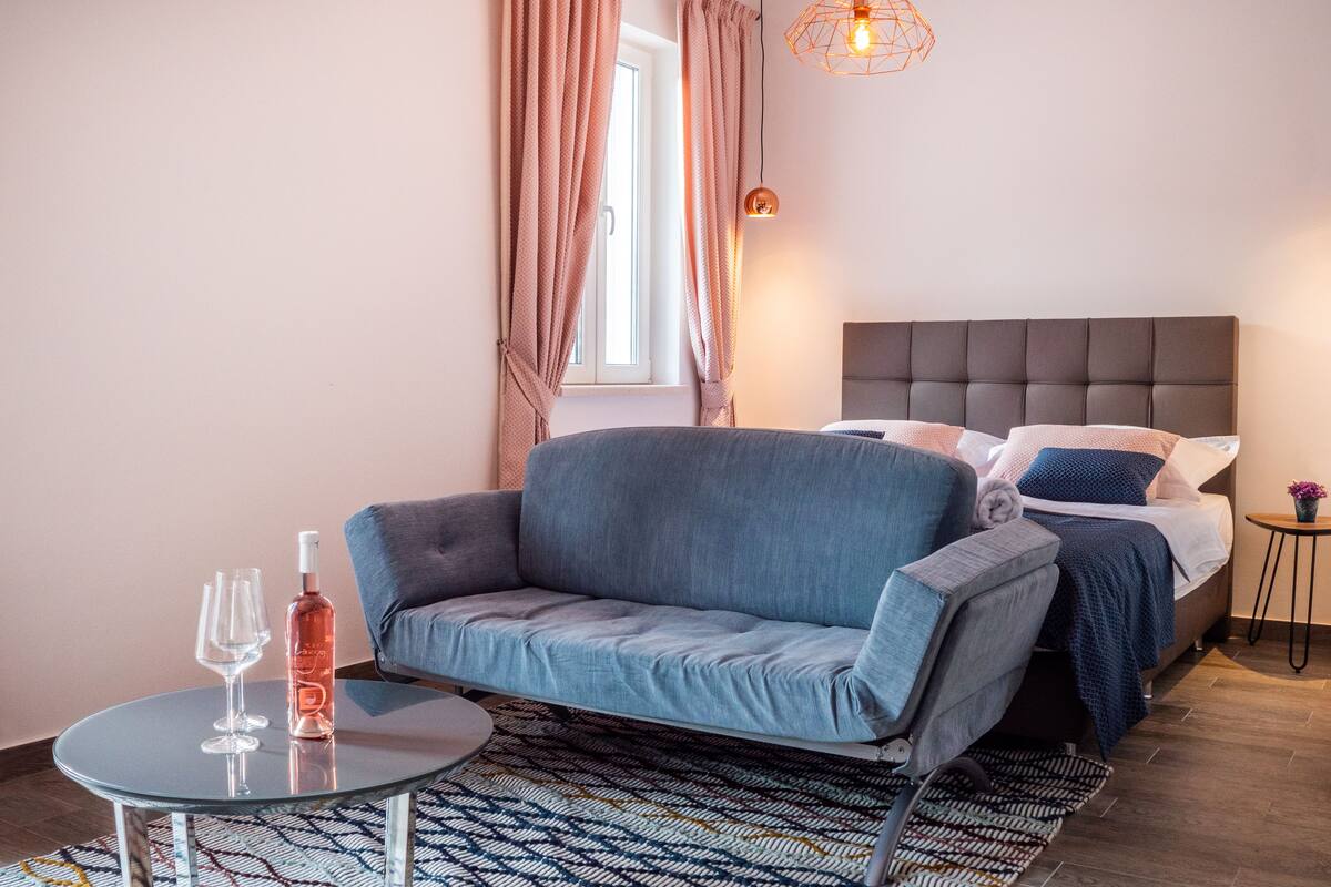 Studio Suite, Terrace, Sea View (on the 3rd floor) | Een kluis op de kamer, een bureau, gratis wifi