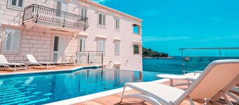 Boutique Pine Tree apartments