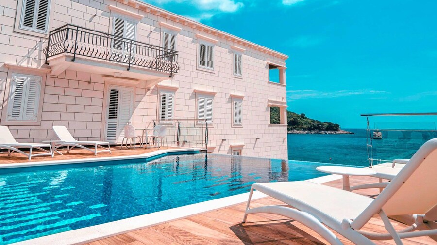 Boutique Pine Tree apartments