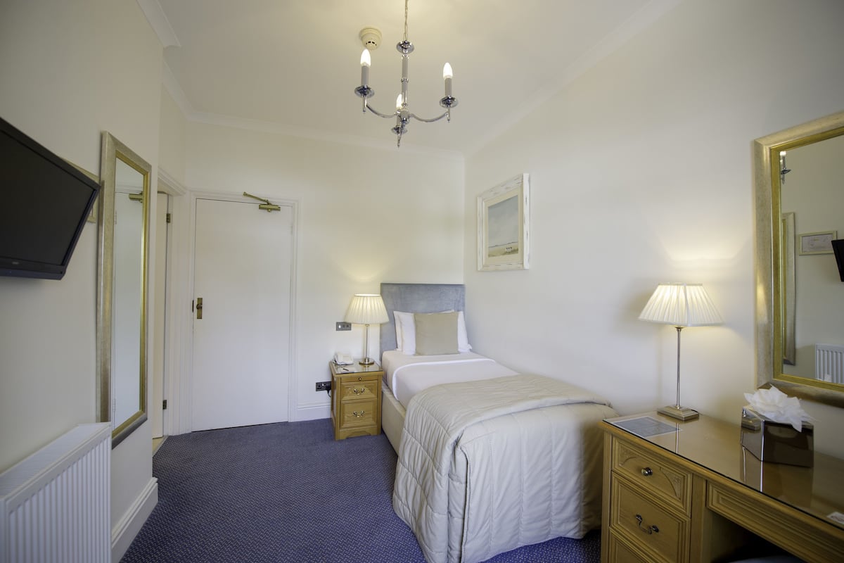 Single Room, 1 single bed | In-room safe, desk, iron/ironing board, free WiFi