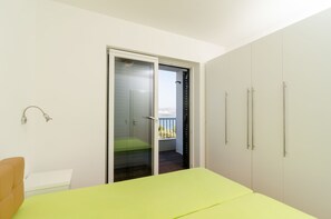 1 室のベッドルーム、デスク、ベビーベッド (無料)、WiFi (無料)