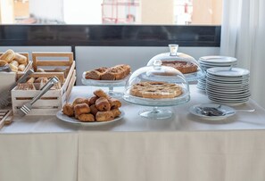 Free daily buffet breakfast - Cav Approdo (Castiglione della Pescaia)