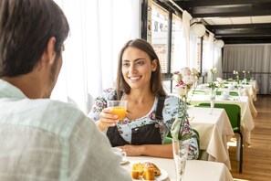 Ilmainen päivittäinen buffetaamiainen