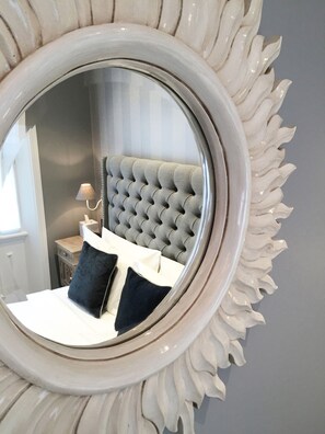 Quarto casal | Frigobar, cofres nos quartos, escrivaninha, cortinas blackout