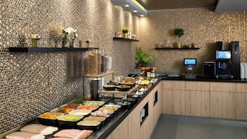 Desayuno buffet todos los días (EUR 15 por persona)