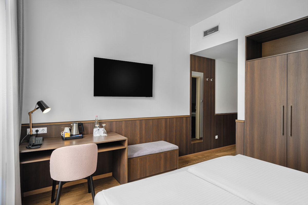 In-room safe, desk, laptop workspace, blackout drapes