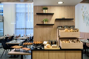 Desayuno buffet todos los días (con cargo)