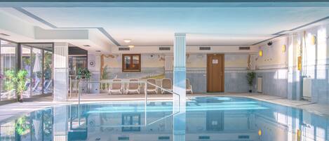 Sauna, poreallas, höyrysauna, turkkilainen sauna, syväkudoshierontaa