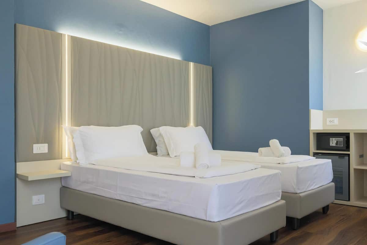 Dobbeltrom – superior | Minibar, safe på rommet, individuelt innredet og skrivebord