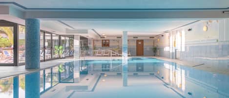 Sauna, hot tub, steam room, hot springs/mineral springs