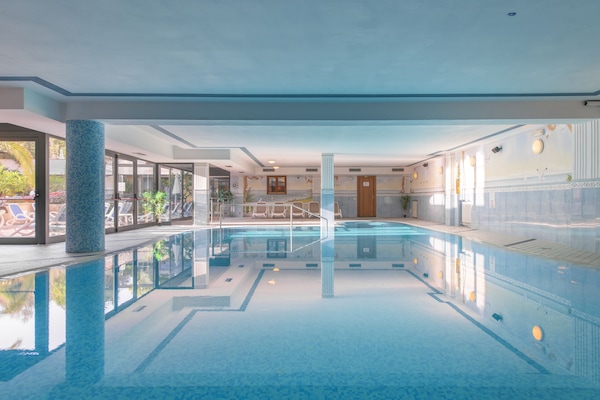 Sauna, hot tub, steam room, hot springs/mineral springs