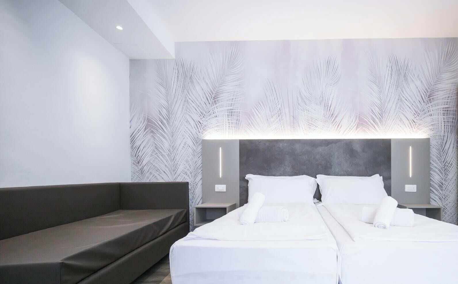 Minibar, safe på rommet, individuelt innredet og skrivebord