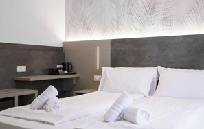 Superior Plus Room with double bed or 2 single beds | Minibar, in-room safe, individually furnished, desk - Hotel Garda Bellevue (Limone sul Garda)