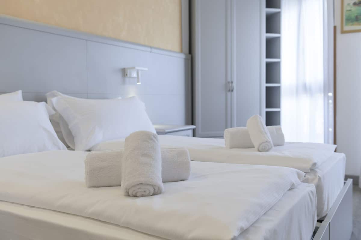 Minibar, safe på rommet, individuelt innredet og skrivebord