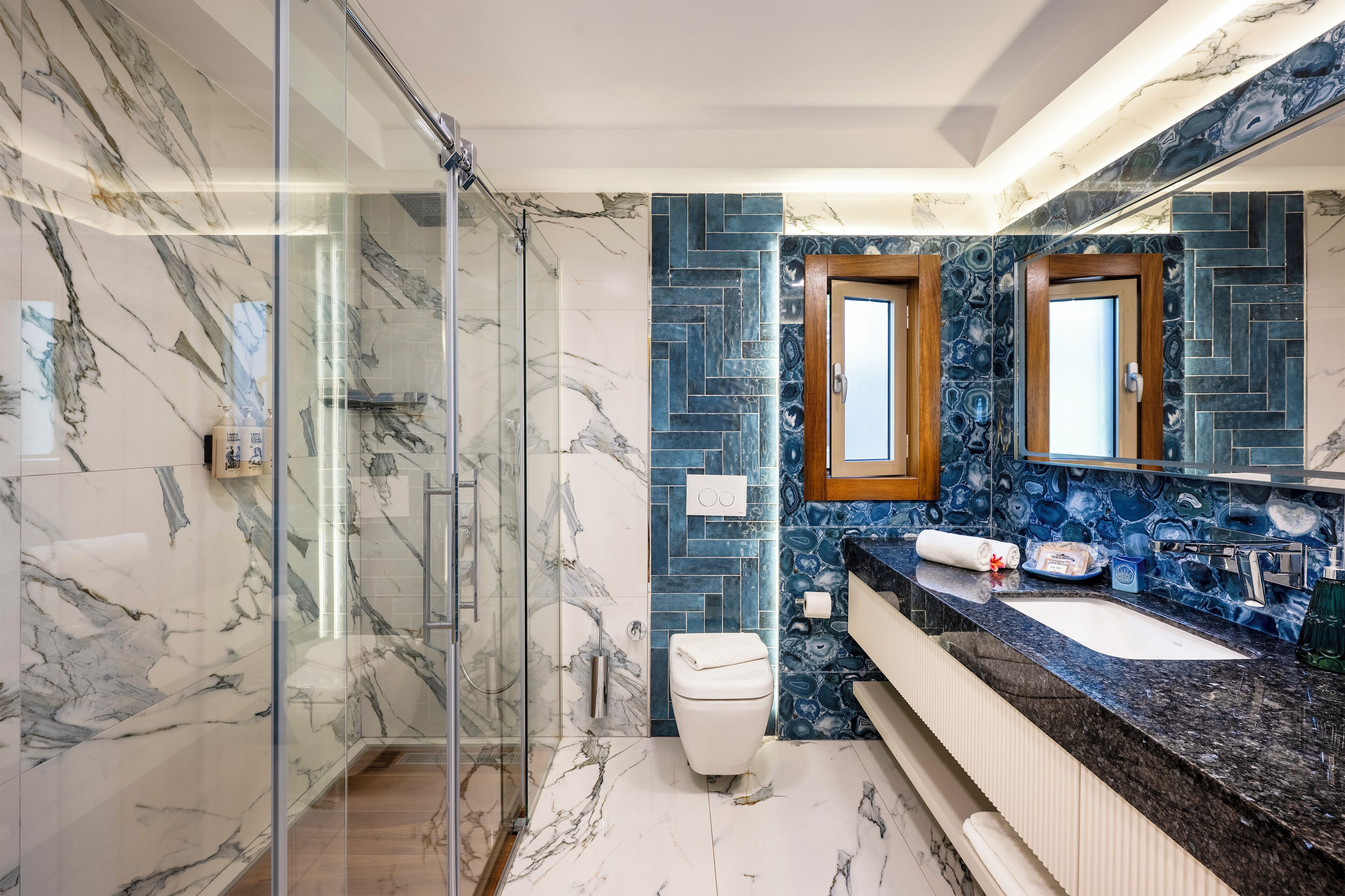 shower, rainfall showerhead, free toiletries, hair dryer