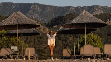 Spiaggia privata, lettini da mare, ombrelloni, teli da spiaggia
