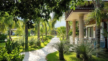 Family Suite | Minibar, in-room safe, desk, soundproofing