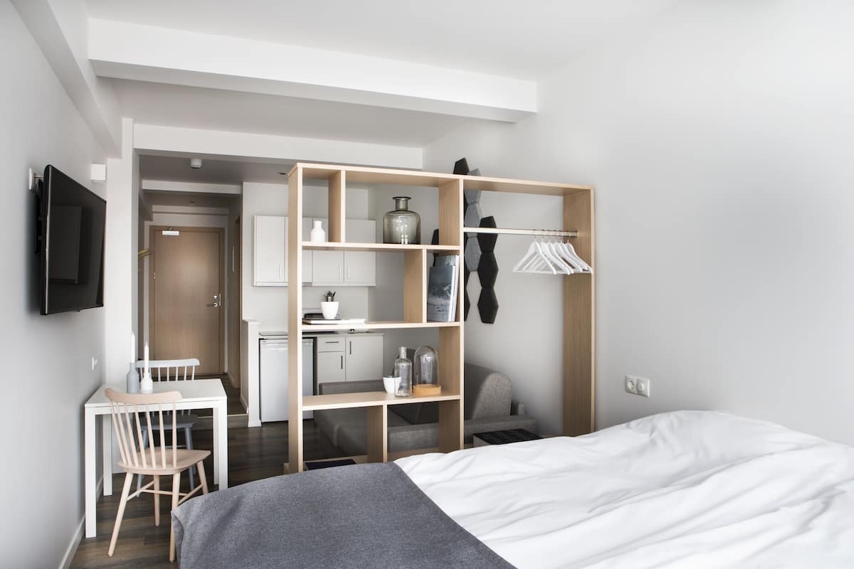 Family Studio | Blackout drapes, soundproofing, free WiFi, bed sheets