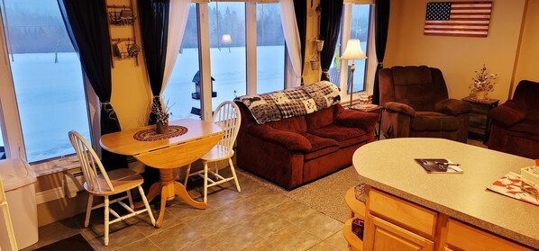 Deluxe Room, Mountain View | Living area