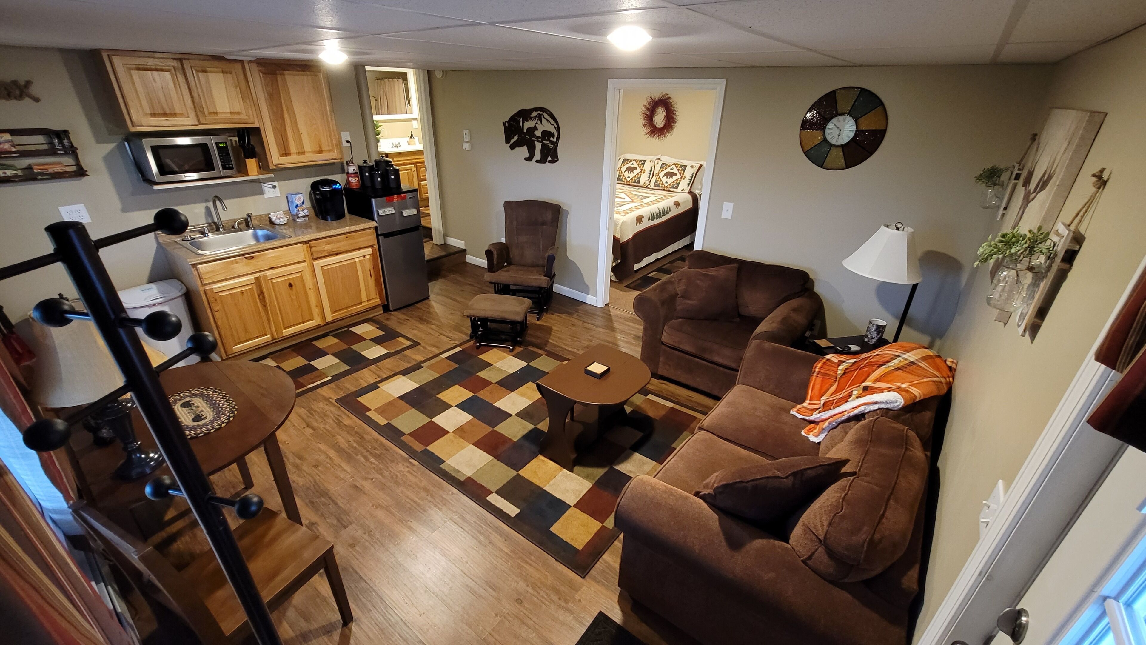 comfort room | living area | flat-screen tv