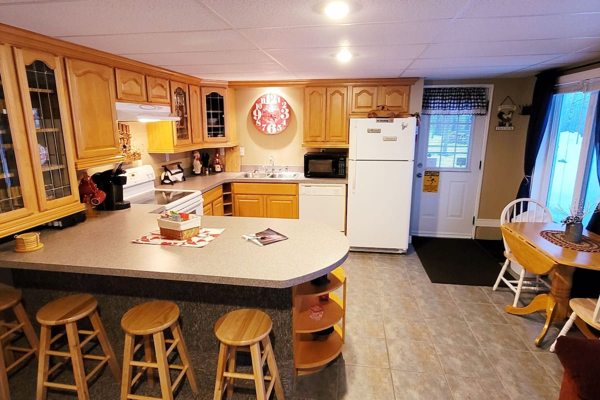 deluxe room, mountain view | private kitchen | microwave, coffee/tea maker, toaster, cookware/dishes/utensils