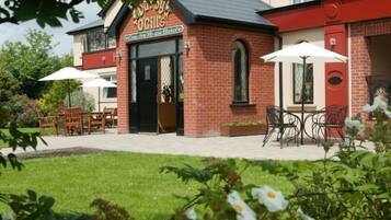 Breakfast, lunch and dinner served