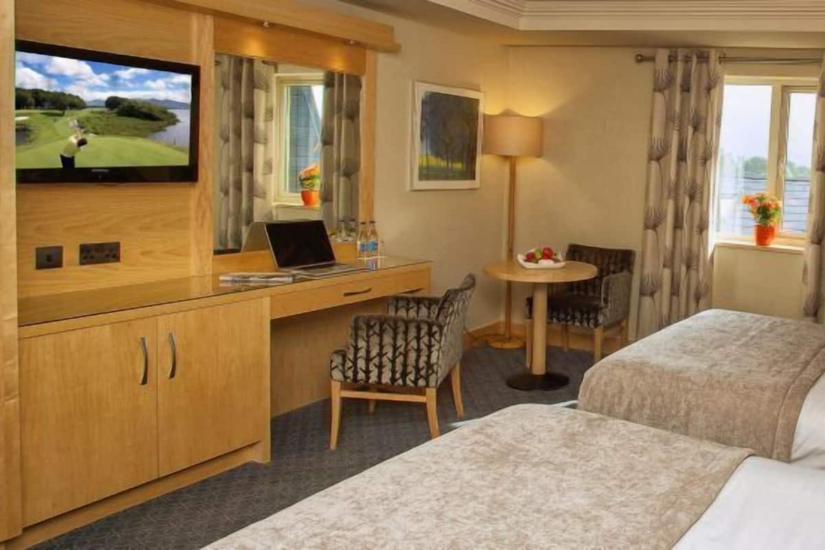 Luxe beddengoed, een kluis op de kamer, een bureau