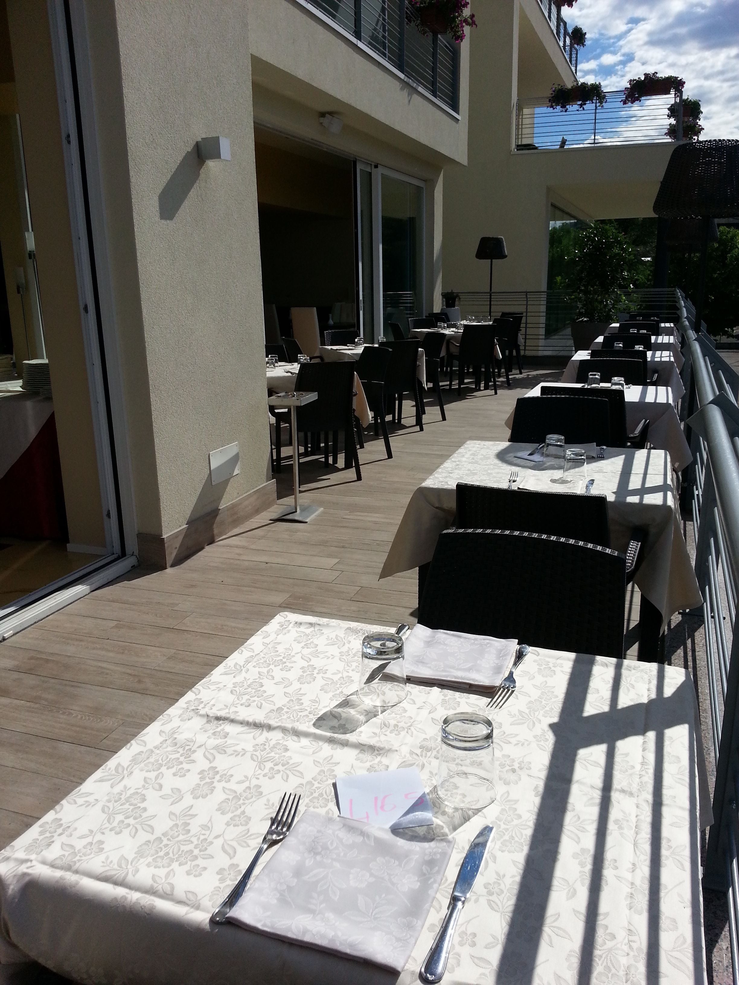 Déjeuner et dîner servis sur place