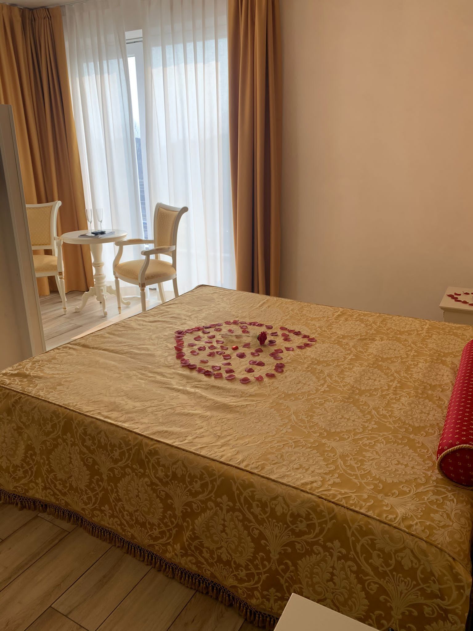 Exclusieve suite, 1 kingsize bed | Italiaanse Frette-lakens, luxe beddengoed, donsdekens, een minibar