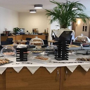 Daily buffet breakfast for a fee - Hotel Novarello  (Granozzo con Monticello)