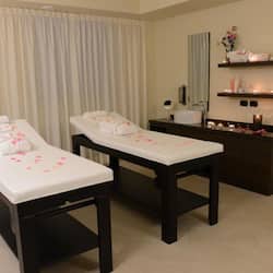 Sauna, hot tub, steam room, Turkish bath/hammam, body treatments
