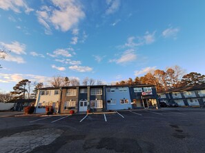 Front of property - Budget Inn Roxboro (Roxboro)