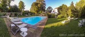 Piscine extérieure (ouverte en saison)