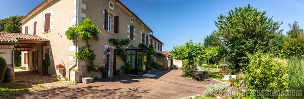 Front of property - Hotel La Flambée (Bergerac)
