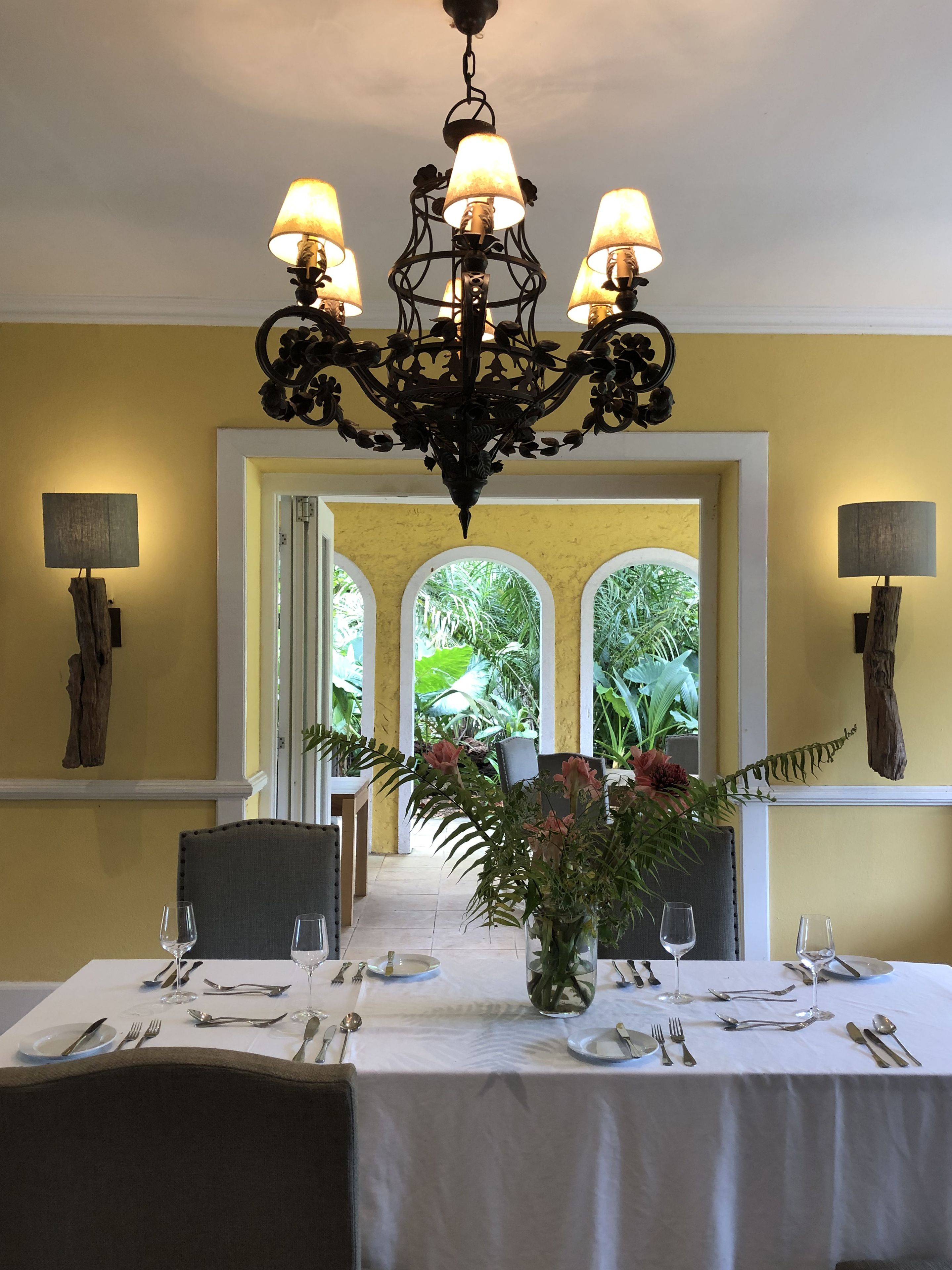 Se sirven desayunos, comidas, cenas y cocina local 