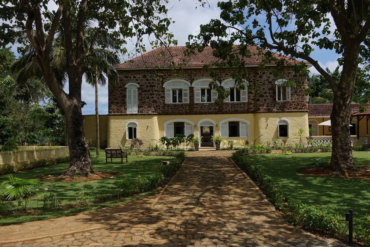 manor house | living area | flat-screen tv