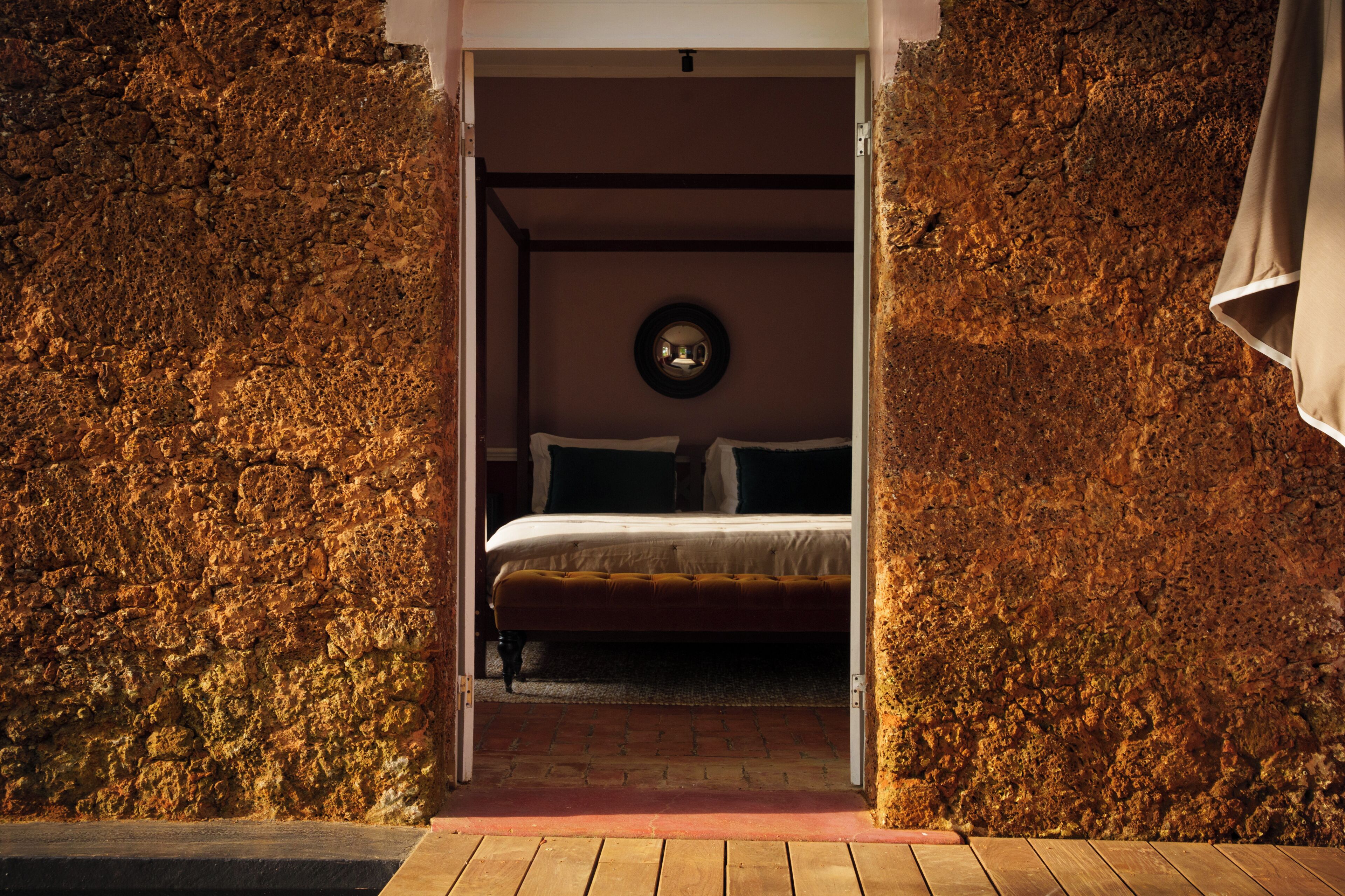 Deluxe Suite, Sea View | Premium bedding, in-room safe, desk, WiFi (free)