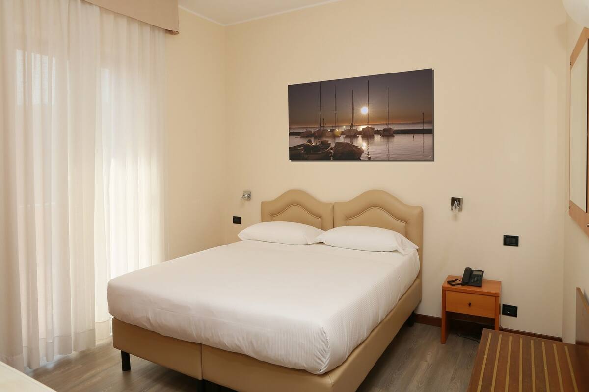 Cribs (surcharge), WiFi (free)
