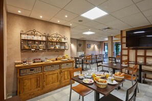 Dagelijks ontbijtbuffet (EUR 9 per persoon)