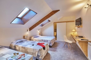 Family Quadruple Room | Premium bedding, individually decorated, individually furnished, desk - Cit’Hôtel Le National (Cluses)