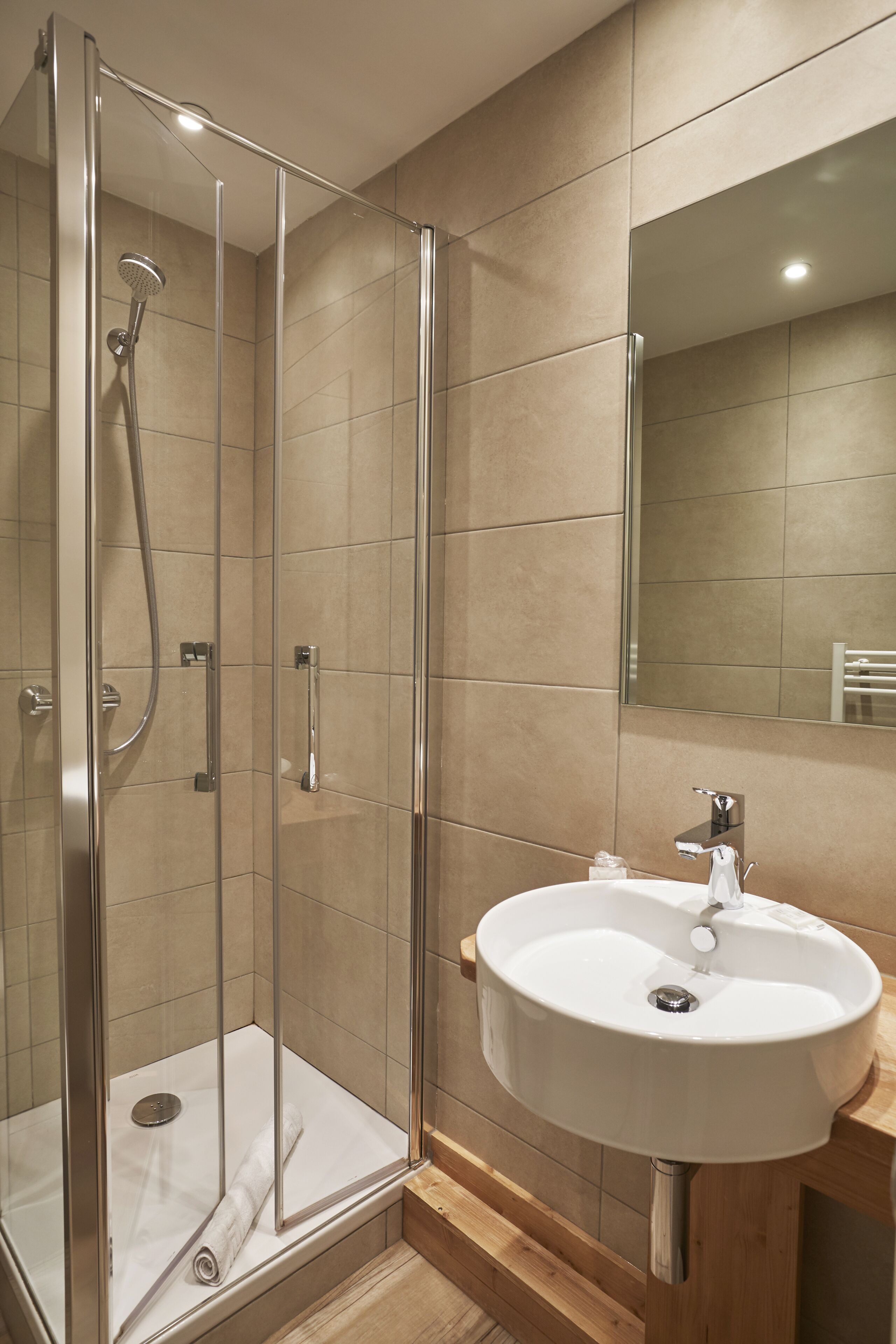 comfort single room, 1 double bed | bathroom | shower, eco-friendly toiletries, hair dryer, towels