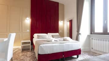 Quarto triplo | Roupas de cama premium, edredons de pluma, frigobar, cofres nos quartos