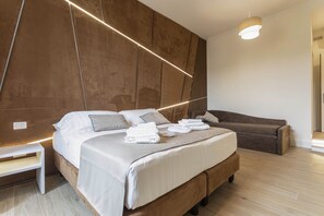 Roupas de cama premium, edredons de pluma, frigobar, cofres nos quartos