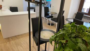 Café da manhã (EUR 10 por pessoa)