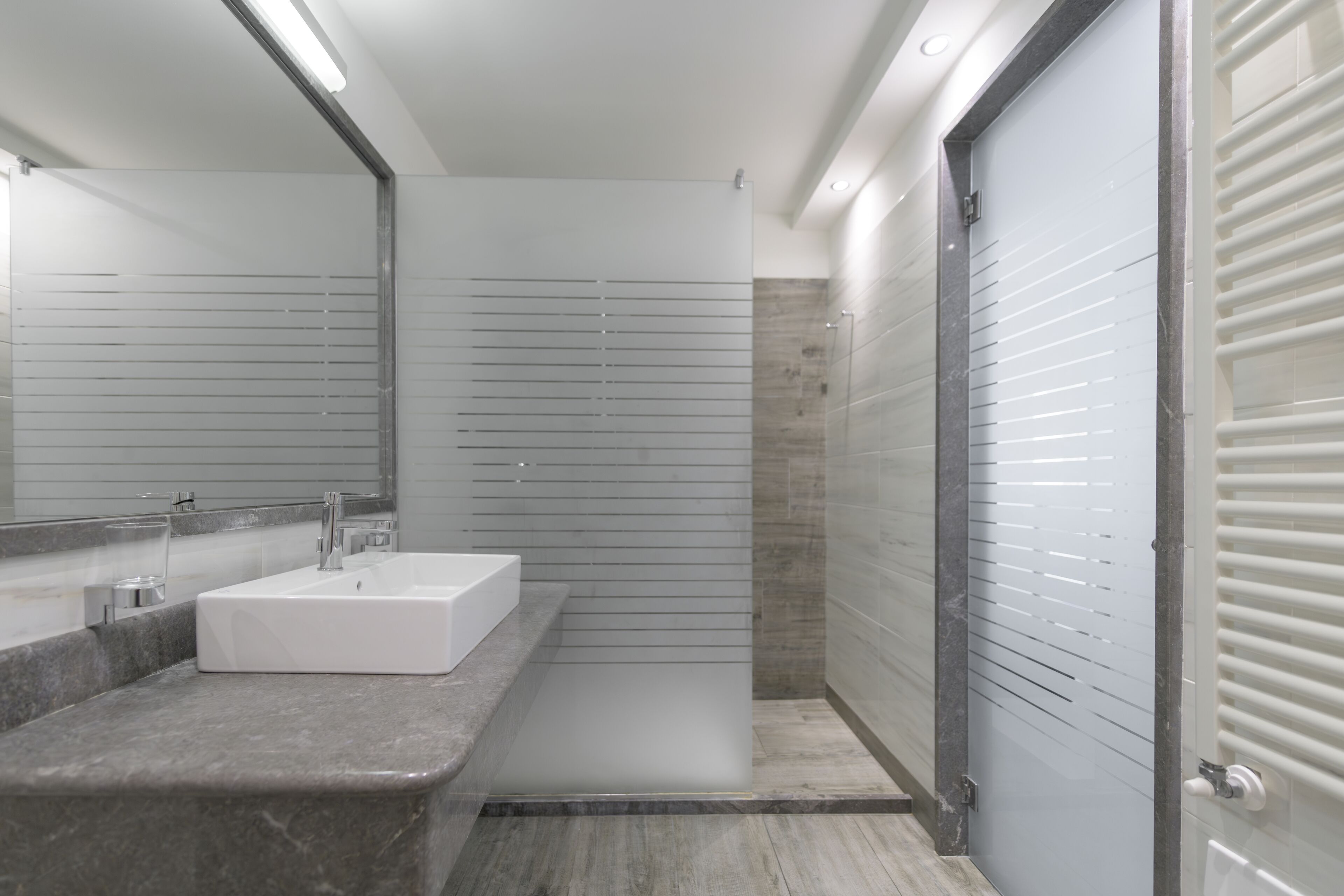 deluxe twin room, lake view | bathroom | shower, hair dryer, dressing gowns, bidet