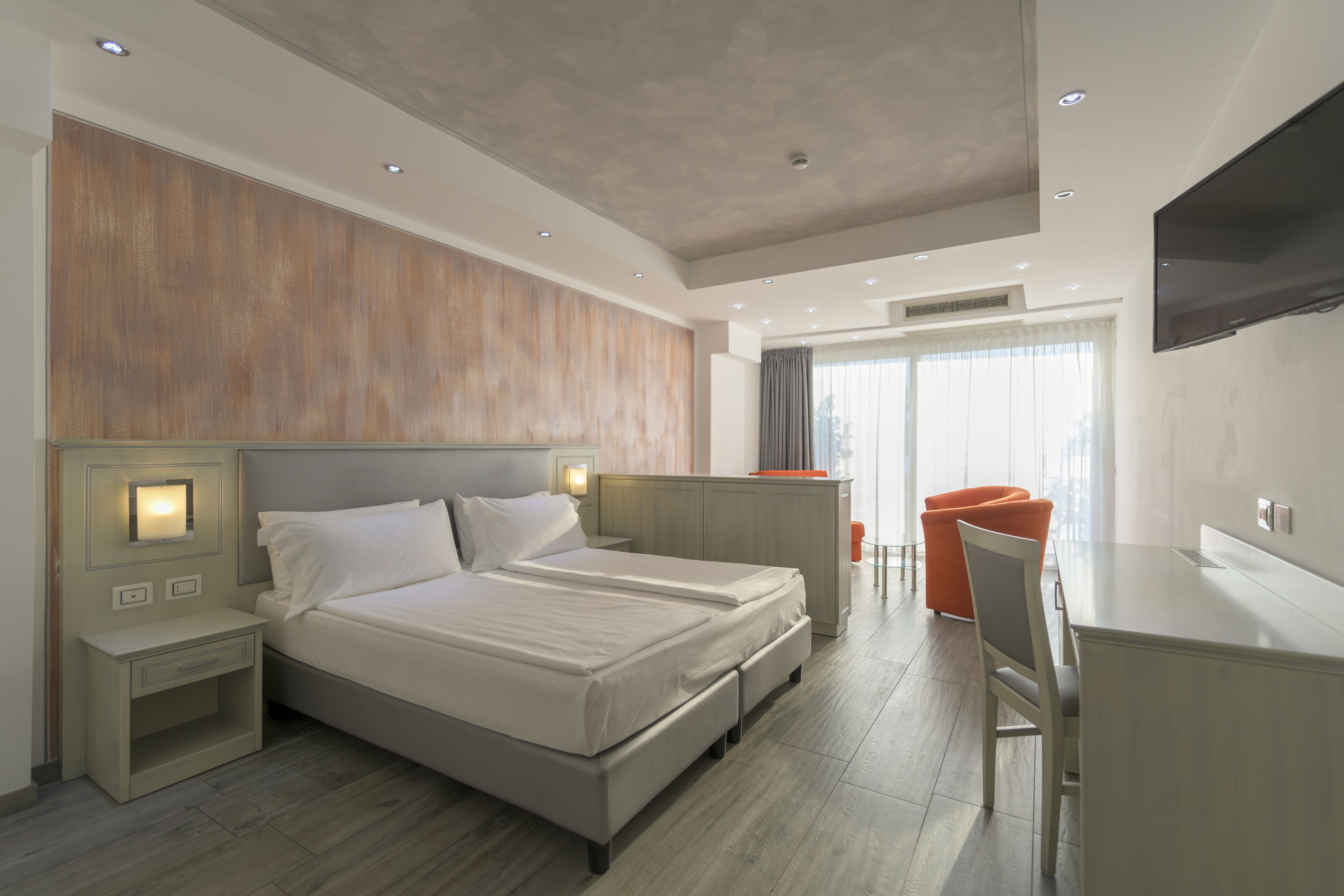 junior twin room | down duvets, minibar, in-room safe, desk