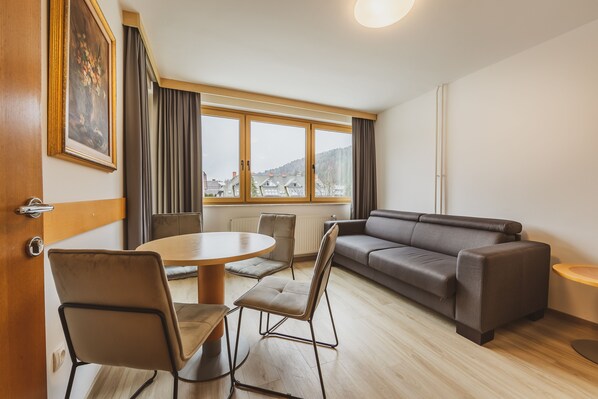 Apartment, 1 Bedroom, Balcony, Mountain View (Kitchen - 2  to 4 People) | Living area