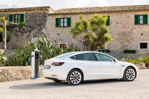 Borne de recharge pour véhicule électrique